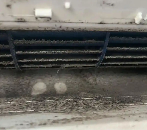 双桥空调吹的风有股烧焦味是怎么回事